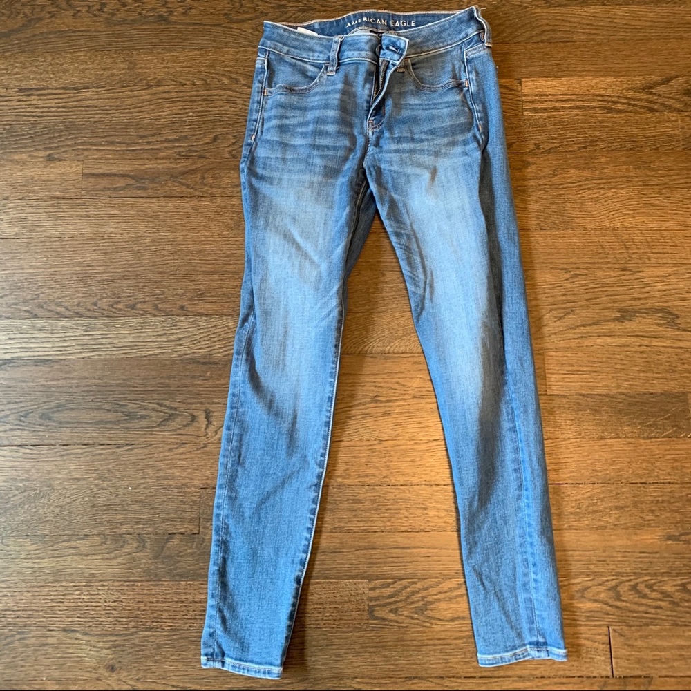 American Eagle blue jeans